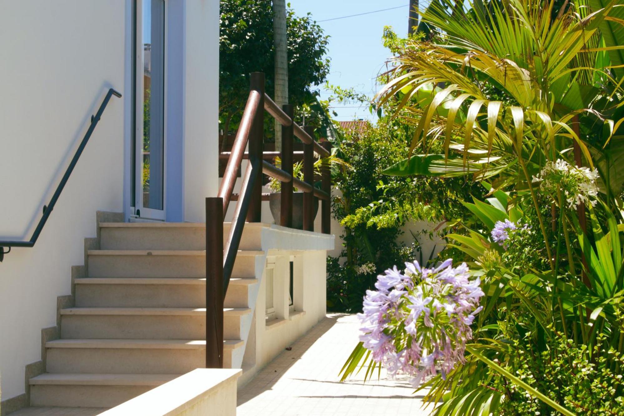 Vila Vale Guest House - Surf & Yoga تشارنكه المظهر الخارجي الصورة